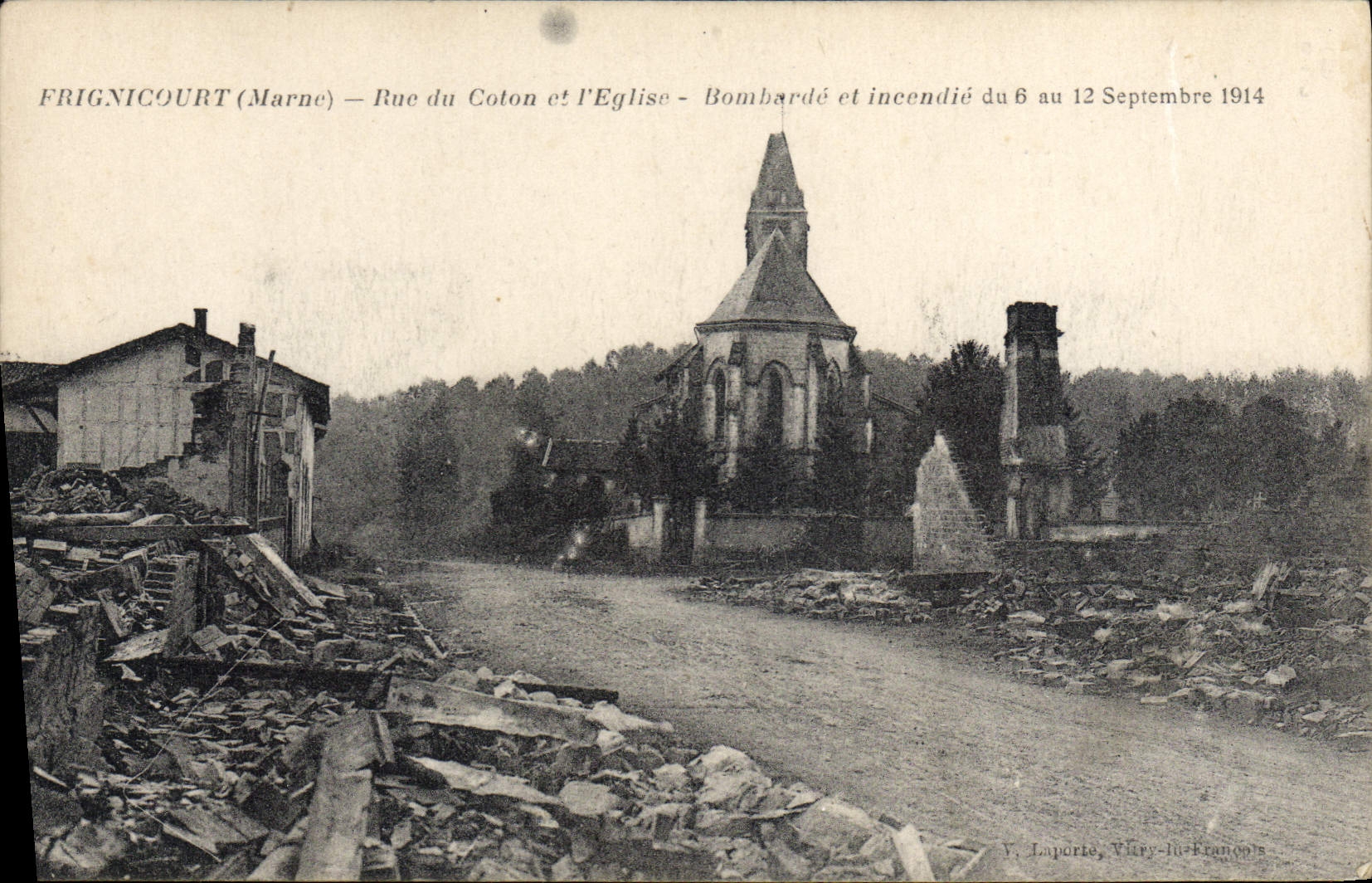 Frignicourt (Marne) — Rue du Coton et l'Église — Bombardé et incendié du 6 au 12 Septembre 1914 — V. Laporte, Villy-le-Franc
