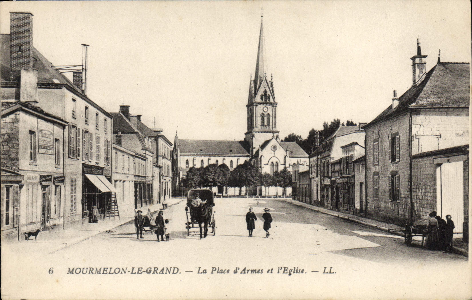 Mourmelon-le-Grand — La Place d'Armes et l'Église — LL.
