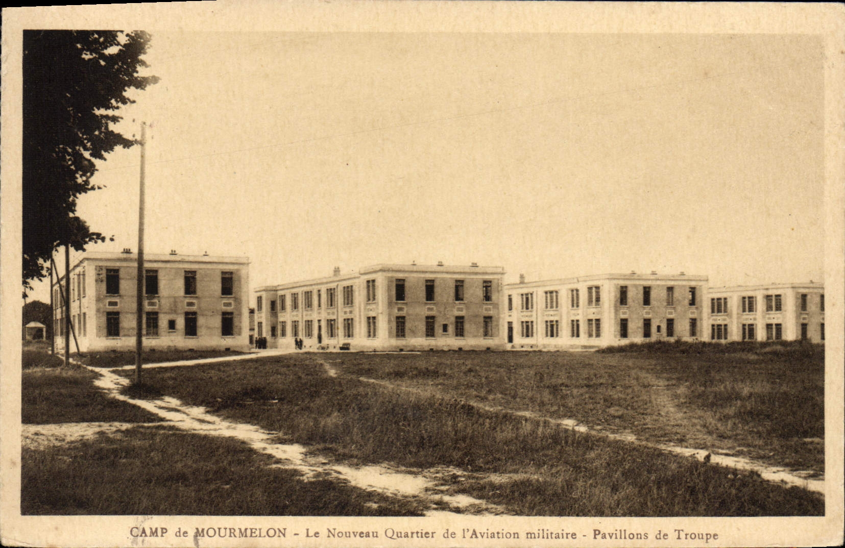 Camp de Mourmelon — Le Nouveau Quartier de l'Aviation militaire — Pavillons de Troupe
