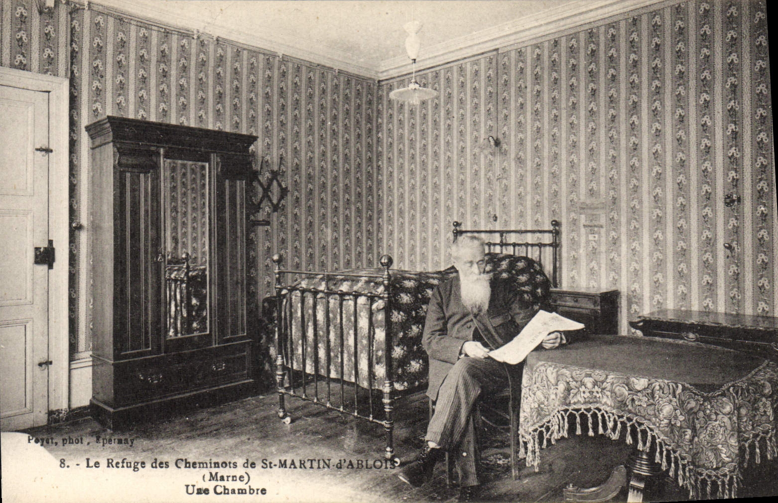 Chambre au Refuge des Cheminots de St-MARTIN-d'ABLOIS — Marne — phot. Poyat, Epernay