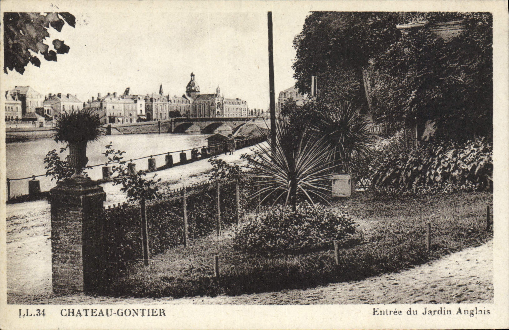 Château-Gaontier — Entrée du Jardin Anglais — LL.34 — Éditeur : Cie des Arts Photomécaniques