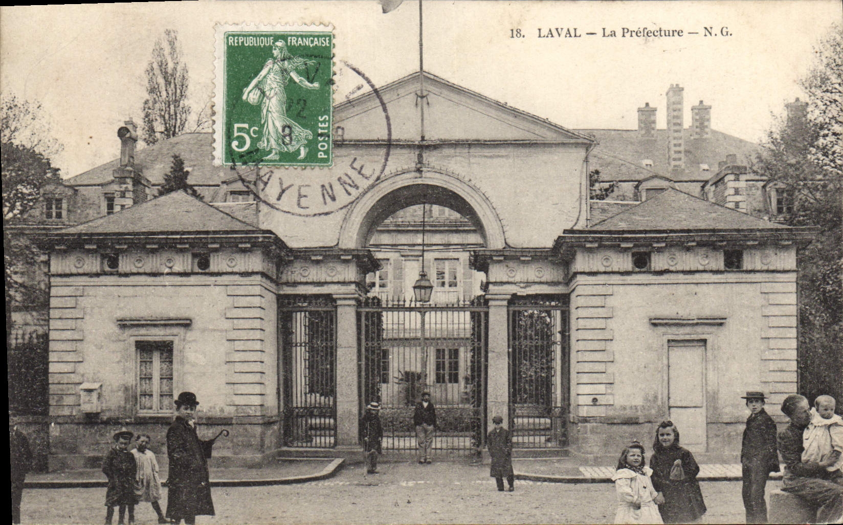 Laval — La Préfecture — N.G. - Anverso