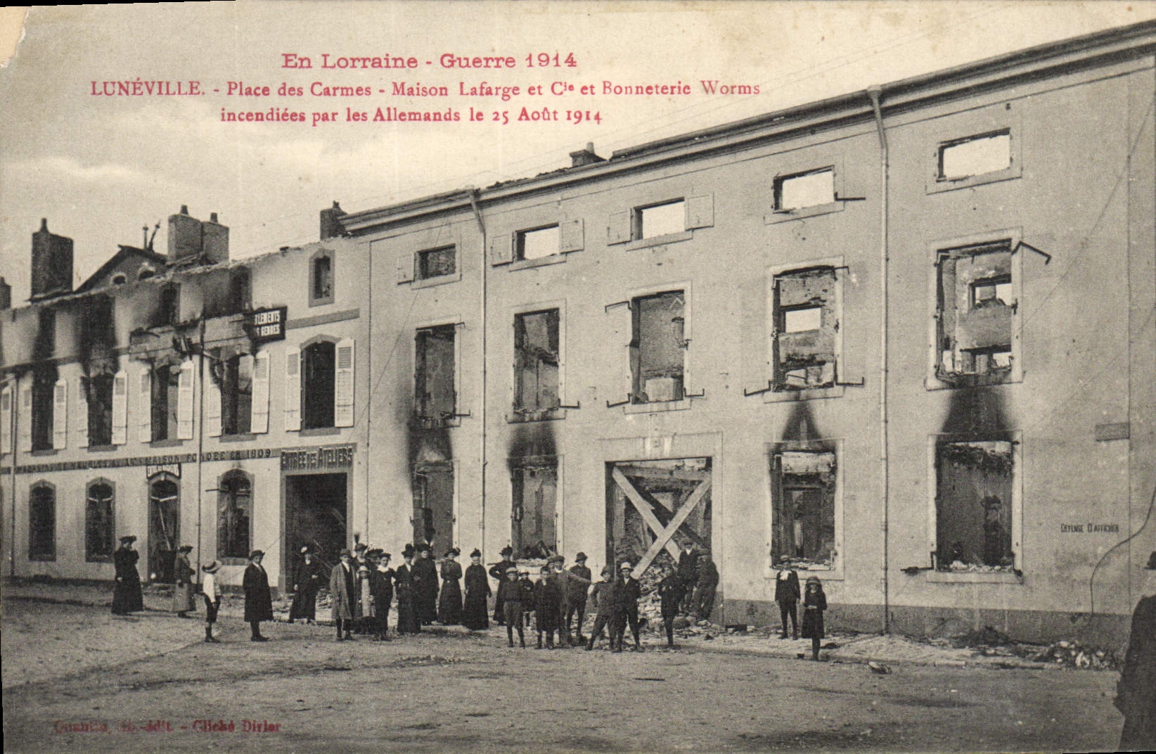 Lunéville - Place des Carmes - Maison Lafarge et Cie et Bonneterie Worms incendiées par les Allemands le 25 Août 1914