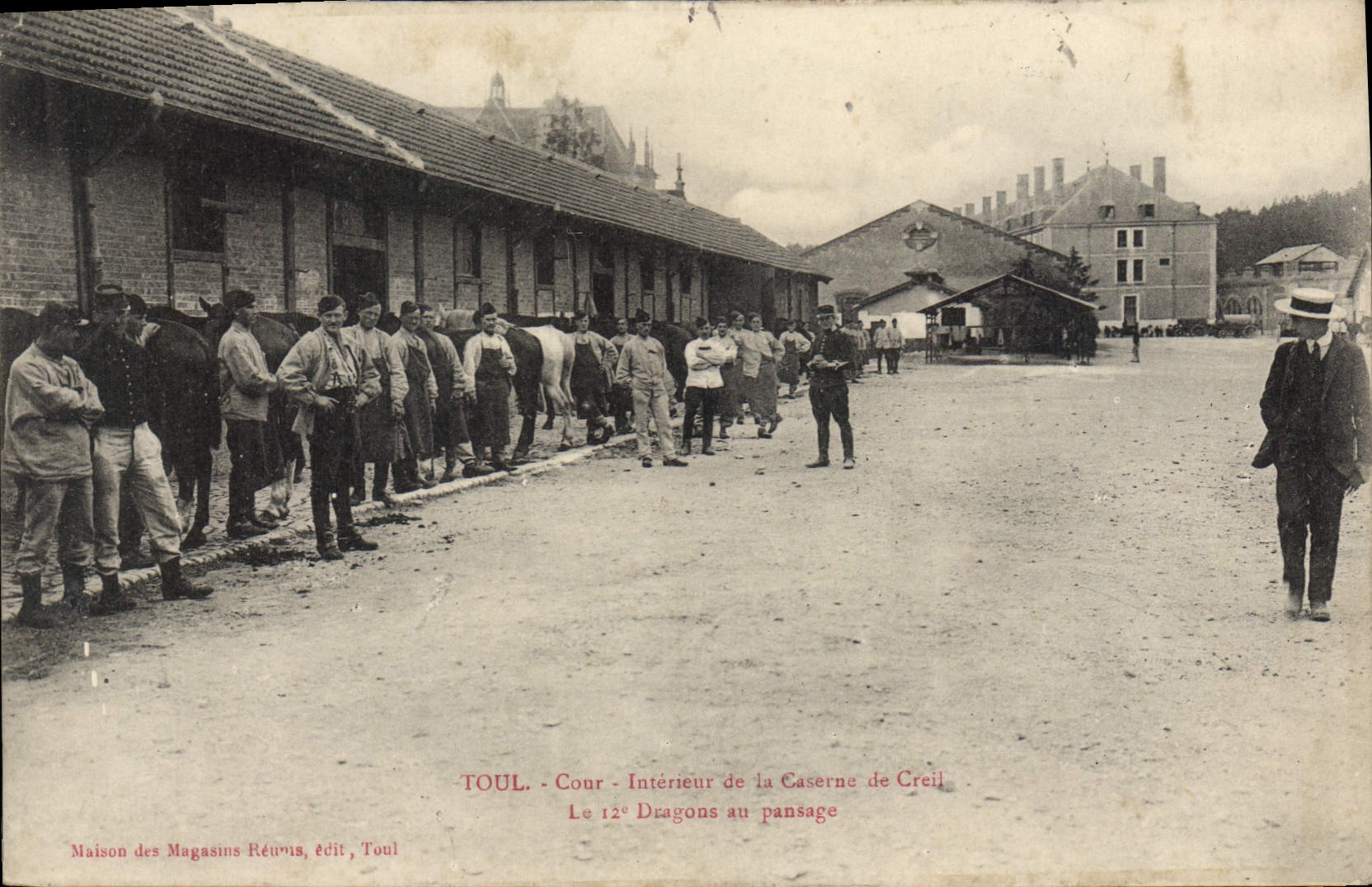 CPA Toul Cour Interieure De La Caserne de Creil 12ème Dragon pansage