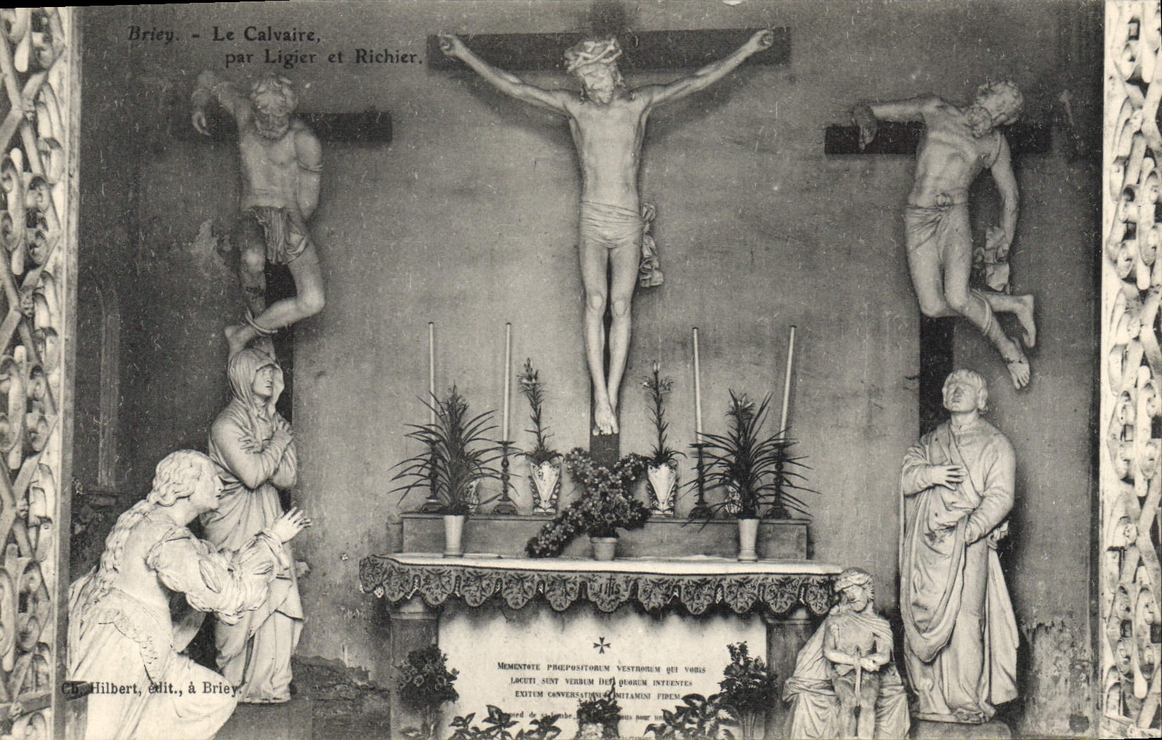 Le Calvaire à Briey — sculpture religieuse — édité par Hilbert, à Briey