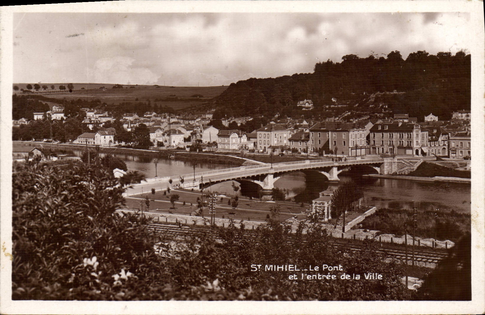St Mihiel — Le Pont et l'entrée de la Ville — Édition Caffin