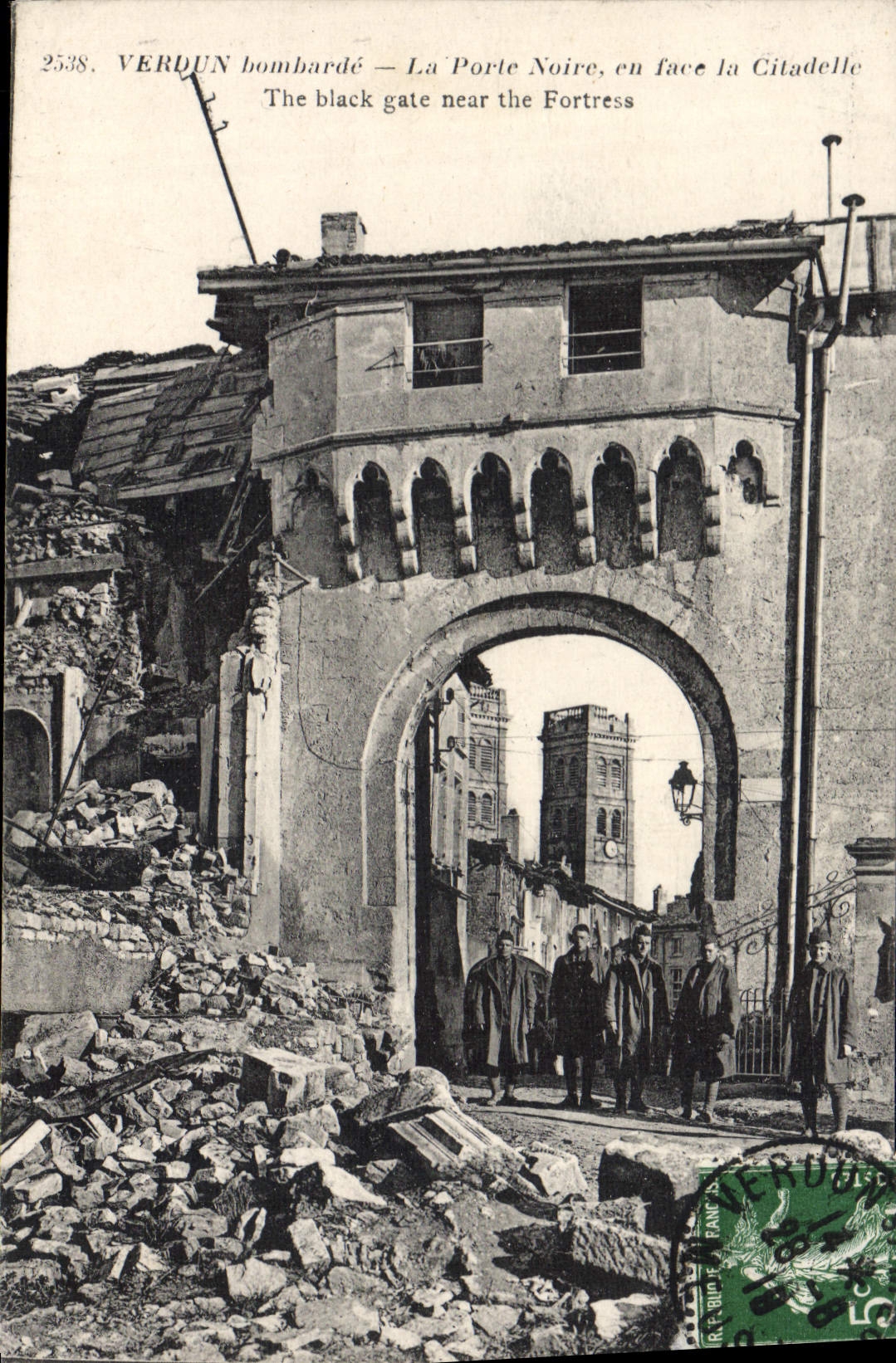 Verdun bombardé — La Porte Noire, en face la Citadelle — Éditeur anonyme, n° 2538