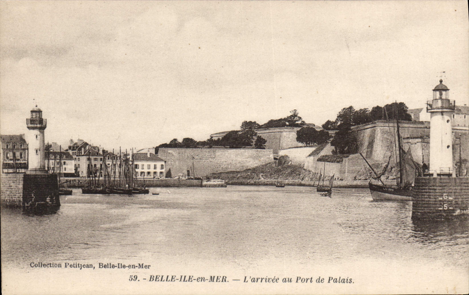 Belle-Île-en-Mer — L'arrivée au Port de Palais — Collection Petitjean, n°59