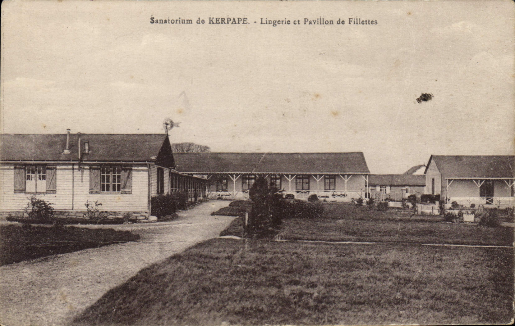 Sanatorium de KERPAPE — Lingerie et Pavillon de Fillettes — éditeur Laurent, N° 58