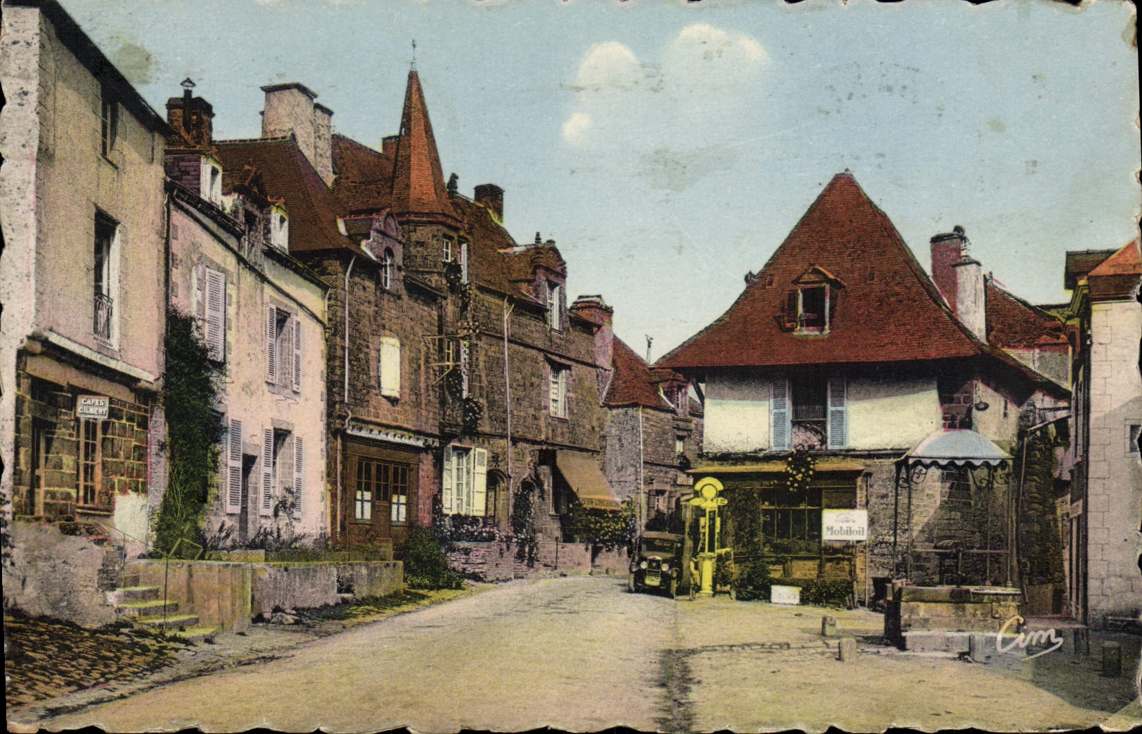 Rochefort (Morbihan) — rue animée avec station essence MobilOil — éditeur Cim, n° de série non visible - Anverso