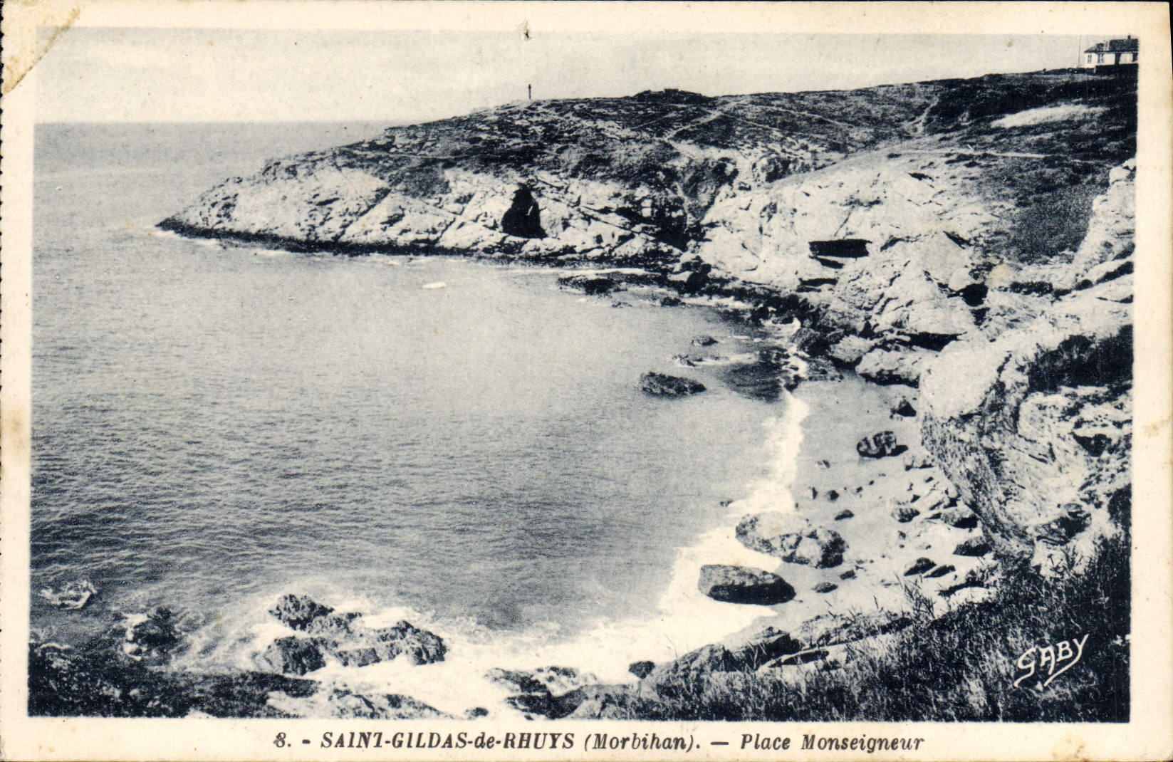 Saint-Gildas-de-Rhuys (Morbihan) — Place Monseigneur — Gaby