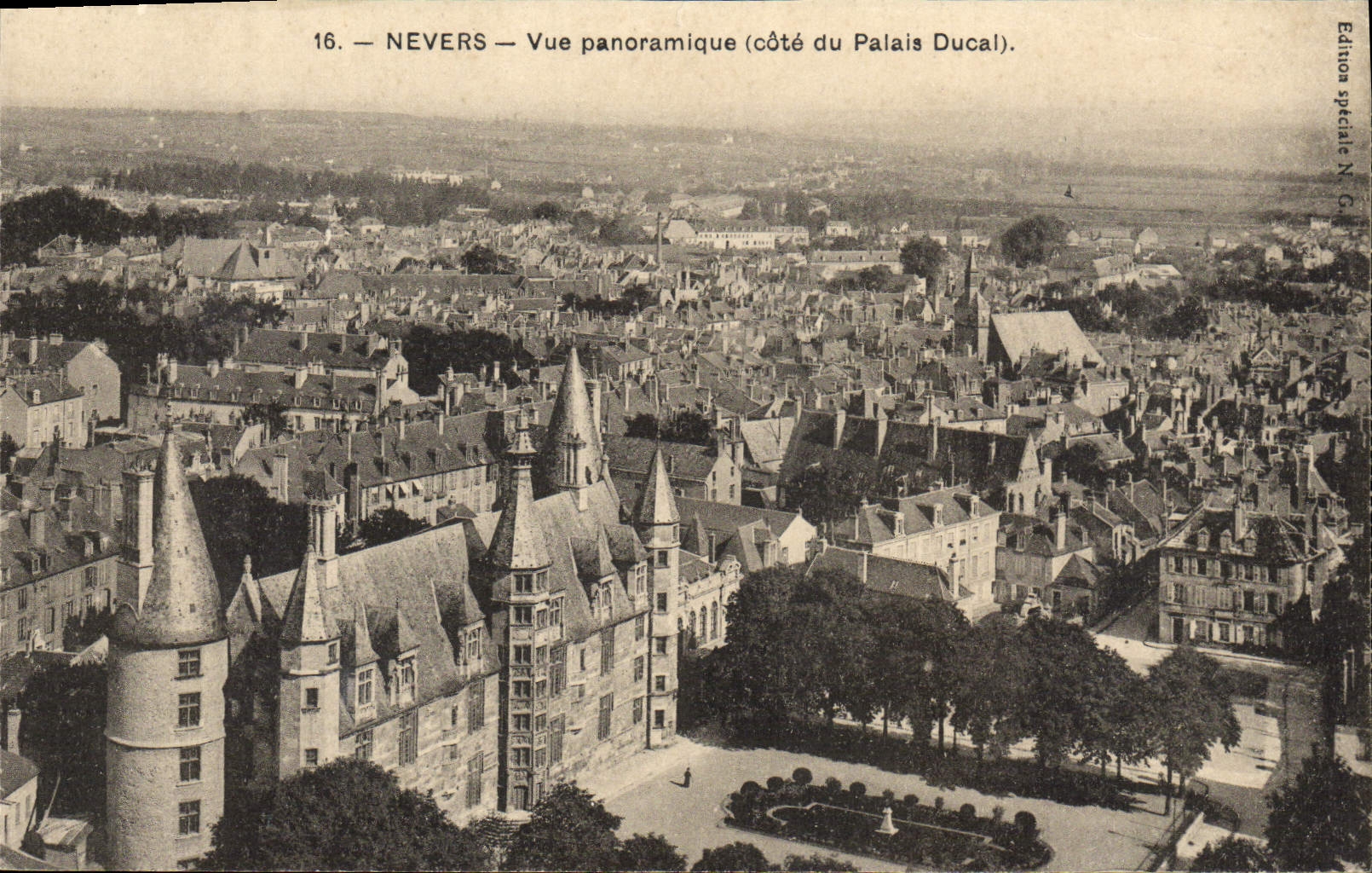 Nevers — Vue panoramique (côté du Palais Ducal) — Édition spéciale N. G.