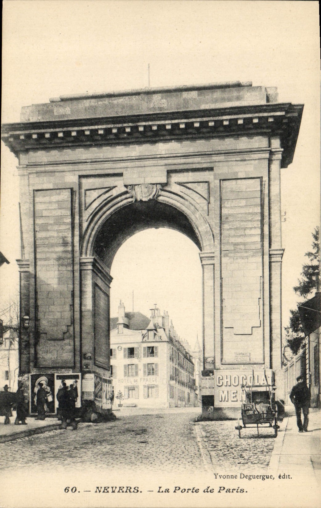 Nevers — La Porte de Paris — Yvonne Deguergue, édit. n°60