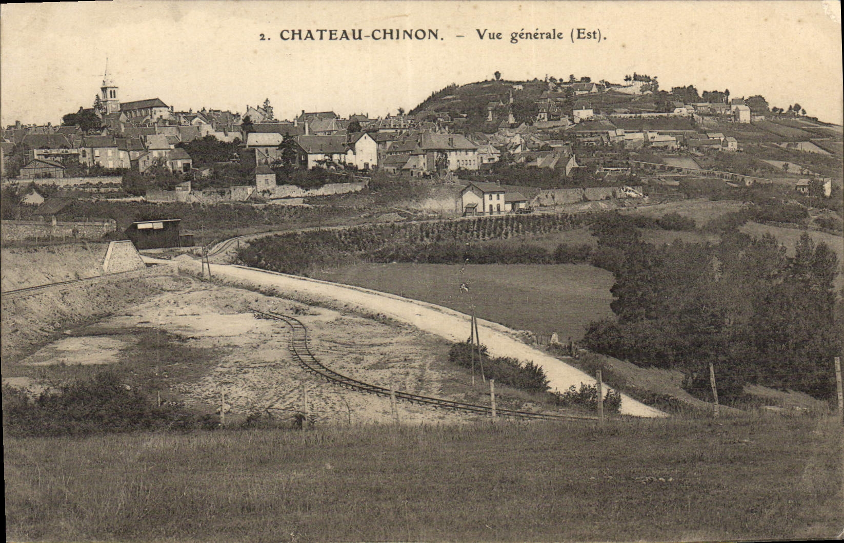 Château-Chinon — Vue générale (Est) — Cliché E. Caten, Autun