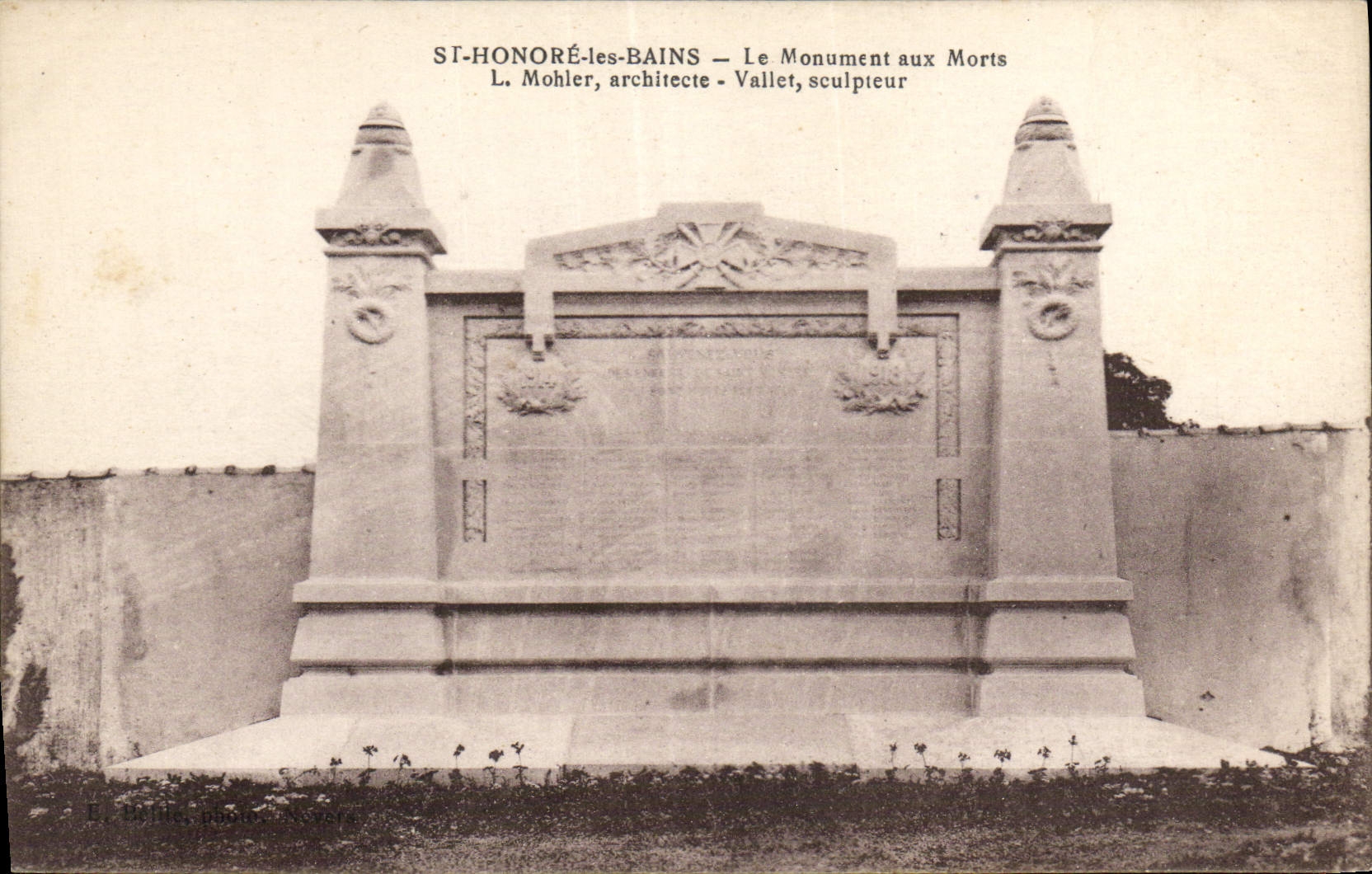 St-Honoré-les-Bains — Le Monument aux Morts — L. Mohler, architecte - Vallet, sculpteur