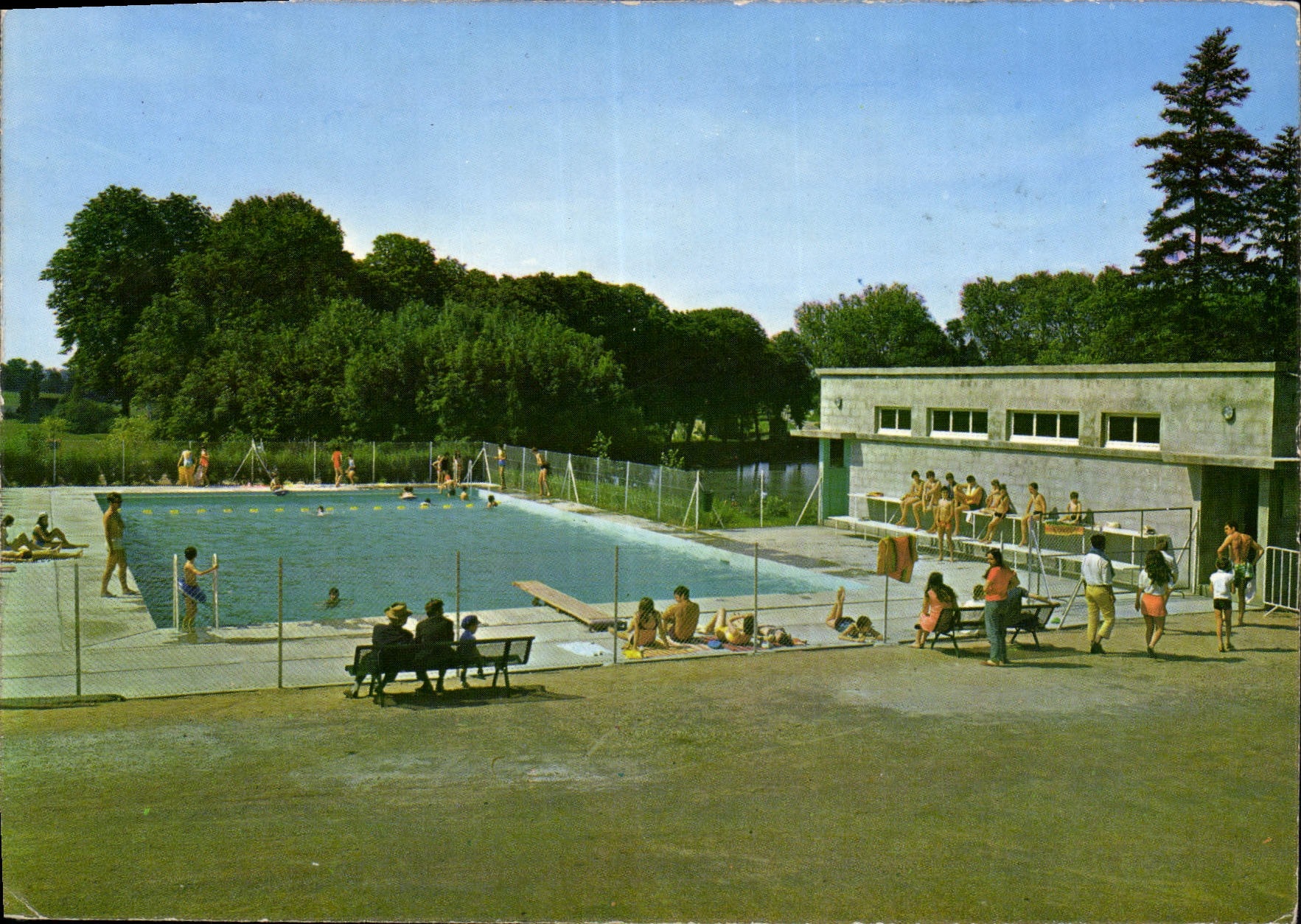 Piscine de Saint-Benin-d'Azy (Nièvre) — Éditeur Les Éditions Naturelle, n° 12.417