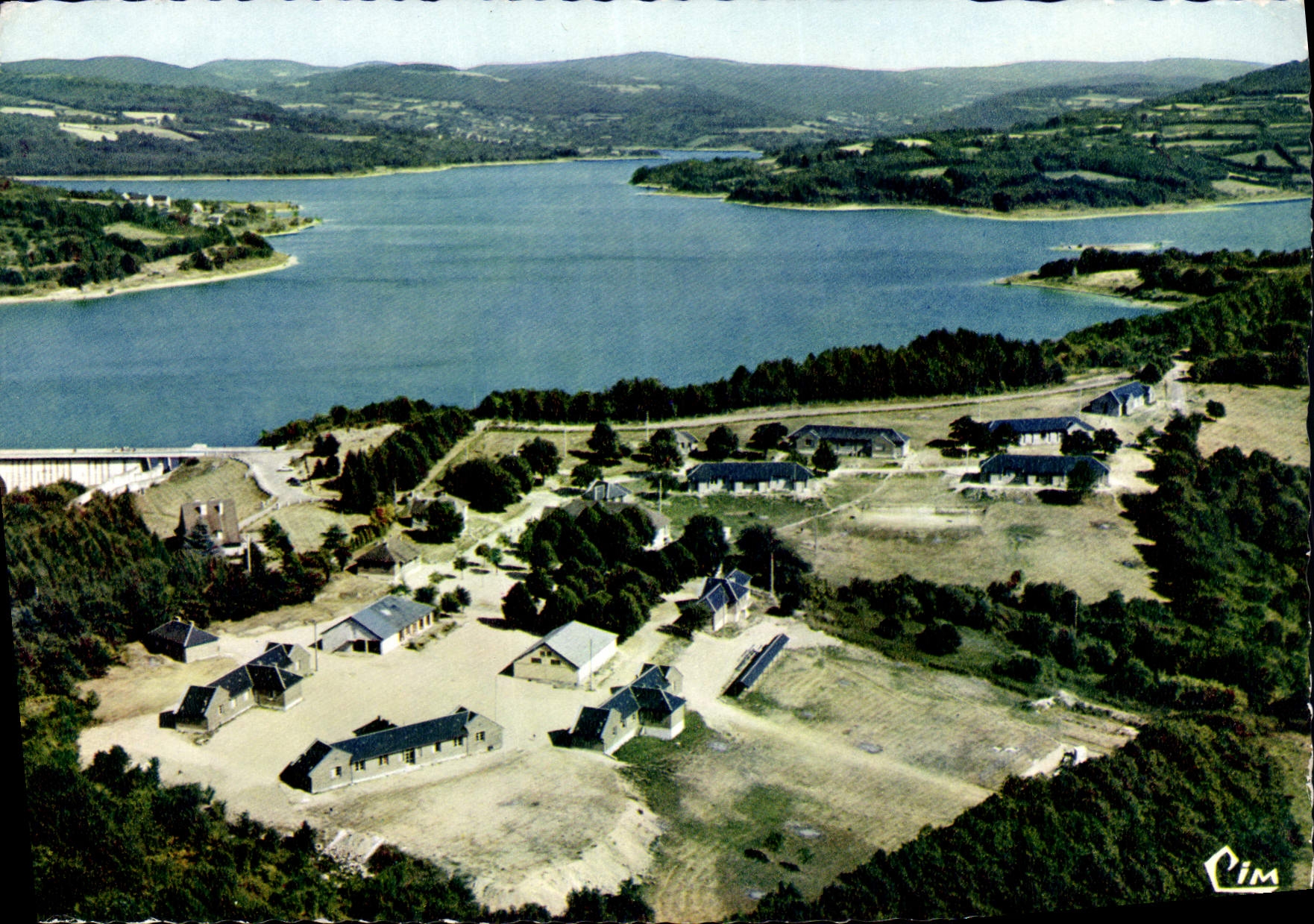 Barrage de Pannecière — Commune de Chaumard (Nièvre) — Centre International de Pèlerinage 'CIM'