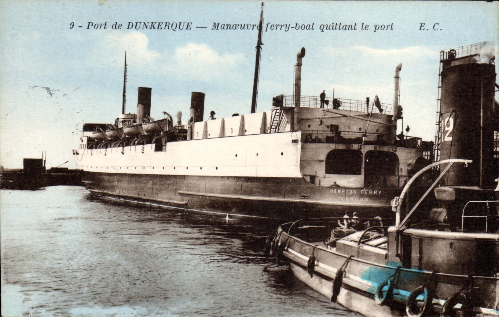 Hafen von DUNKERQUE — Fähre verlässt den Hafen — E.C.