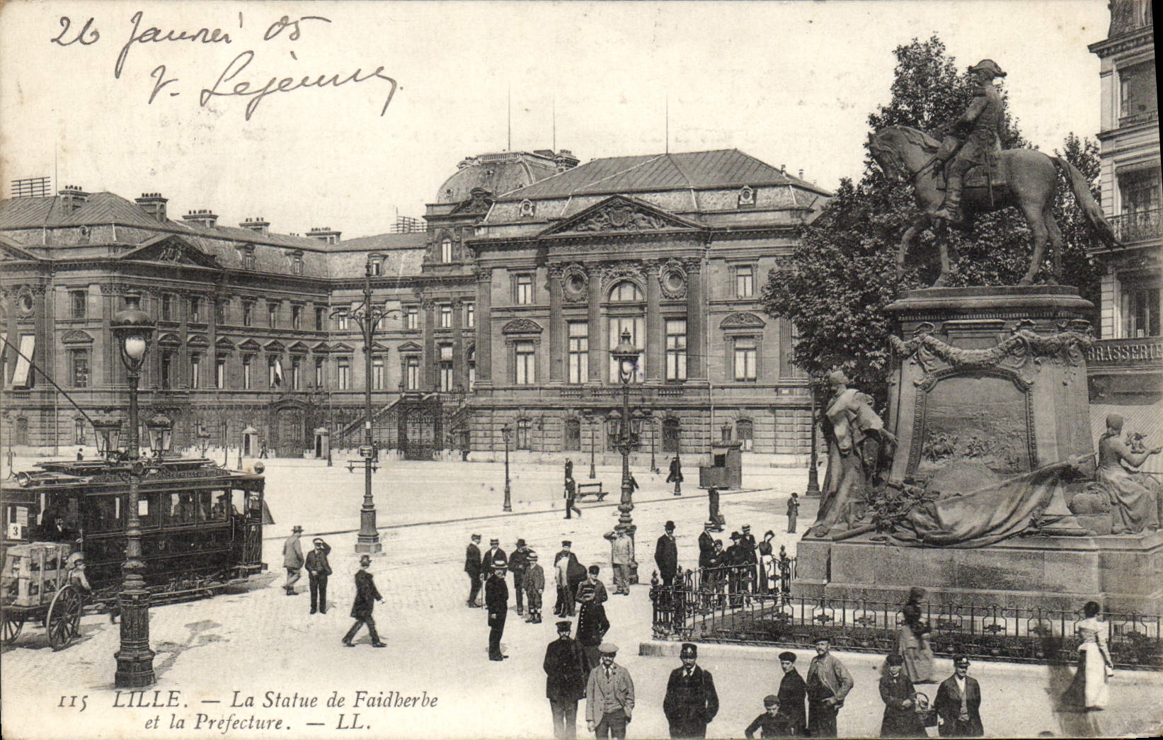 LILLE — La Statue de Faidherbe et la Préfecture — LL.