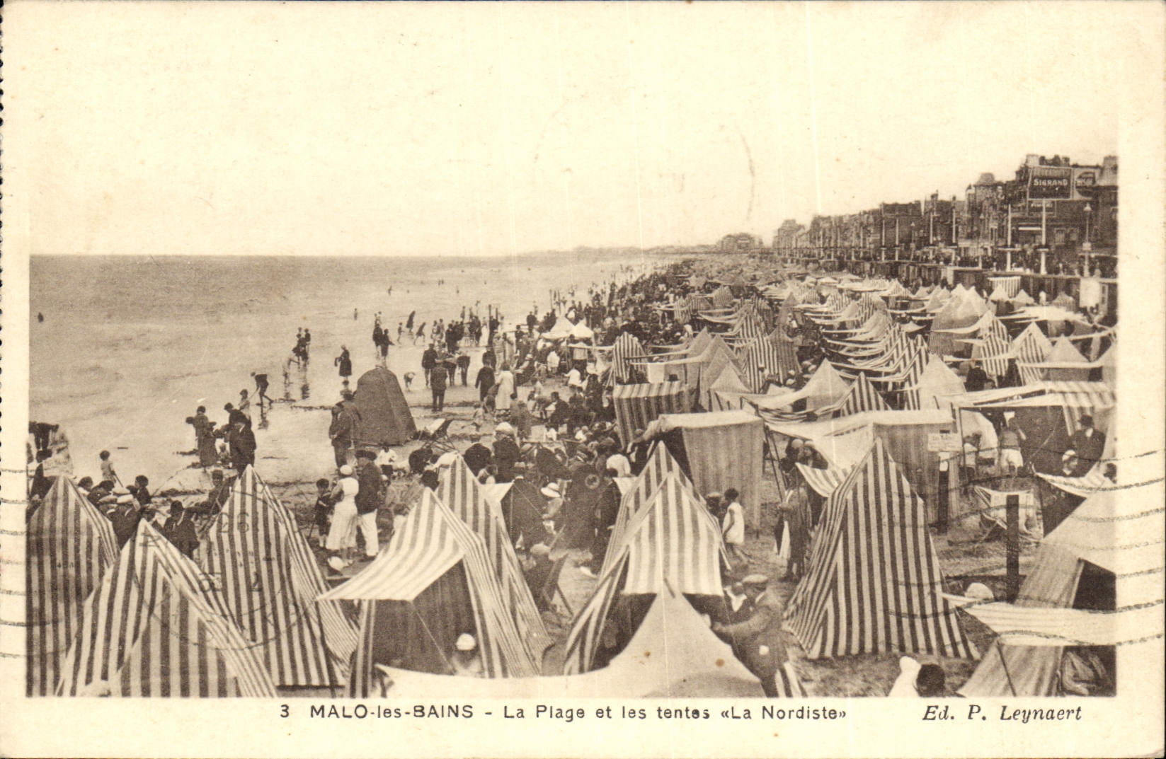 CPA Malo Les Bains La Plage Et Les tentes La Nordiste