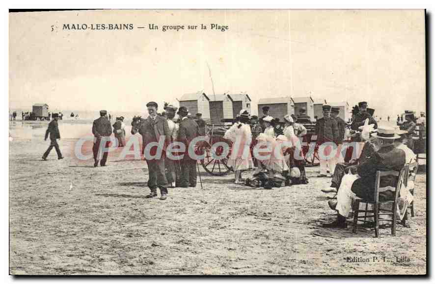 CPA Malo Les Bains Un Groupe Sur La Plage