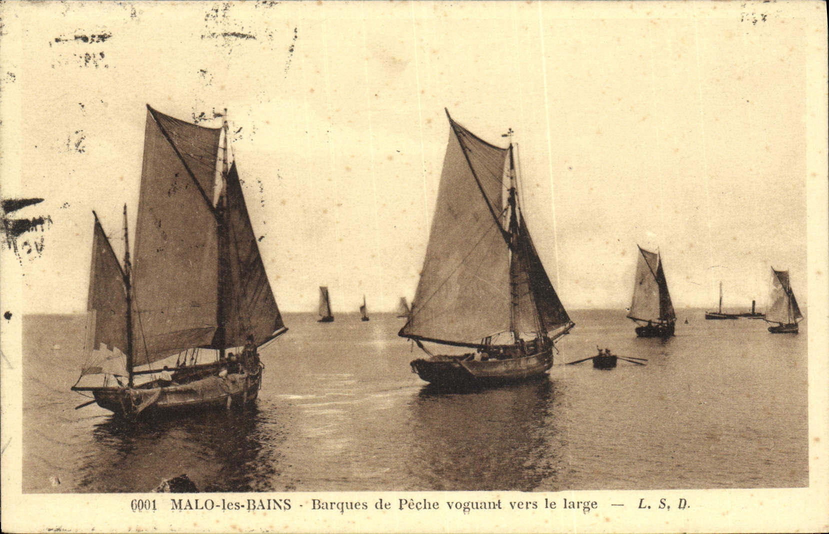 CPA Malo Les Bains Barques De Peche Voguant