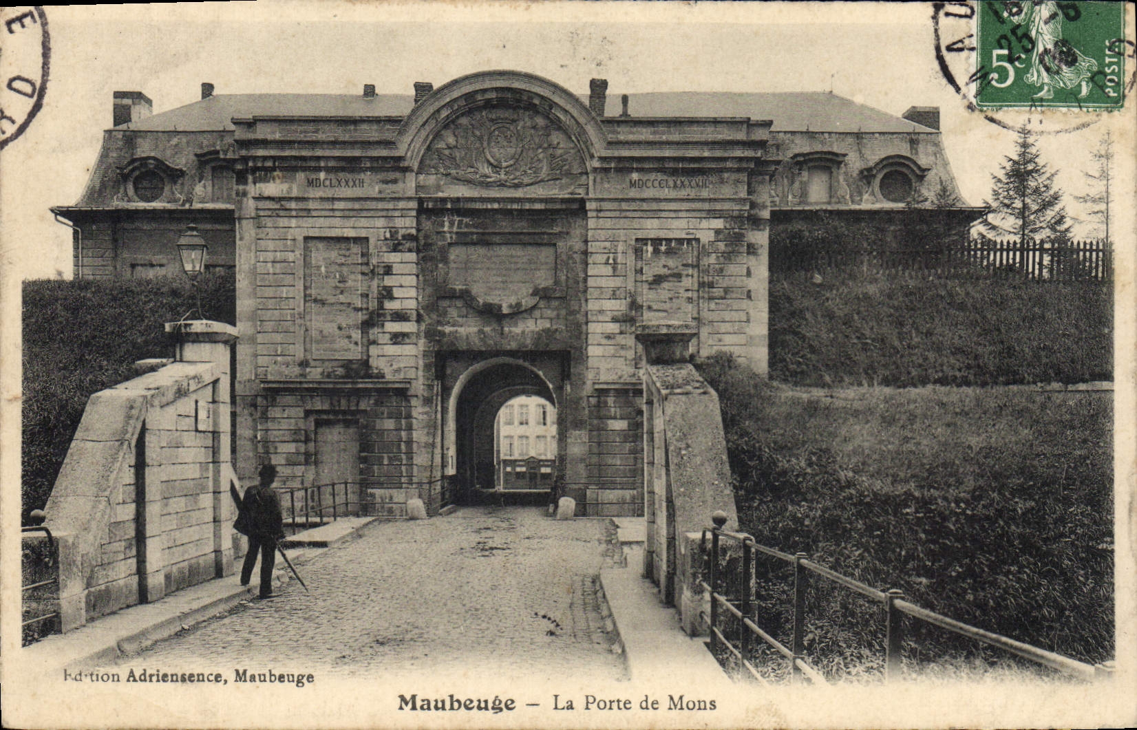 CPA Maubeuge La Porte De Mons