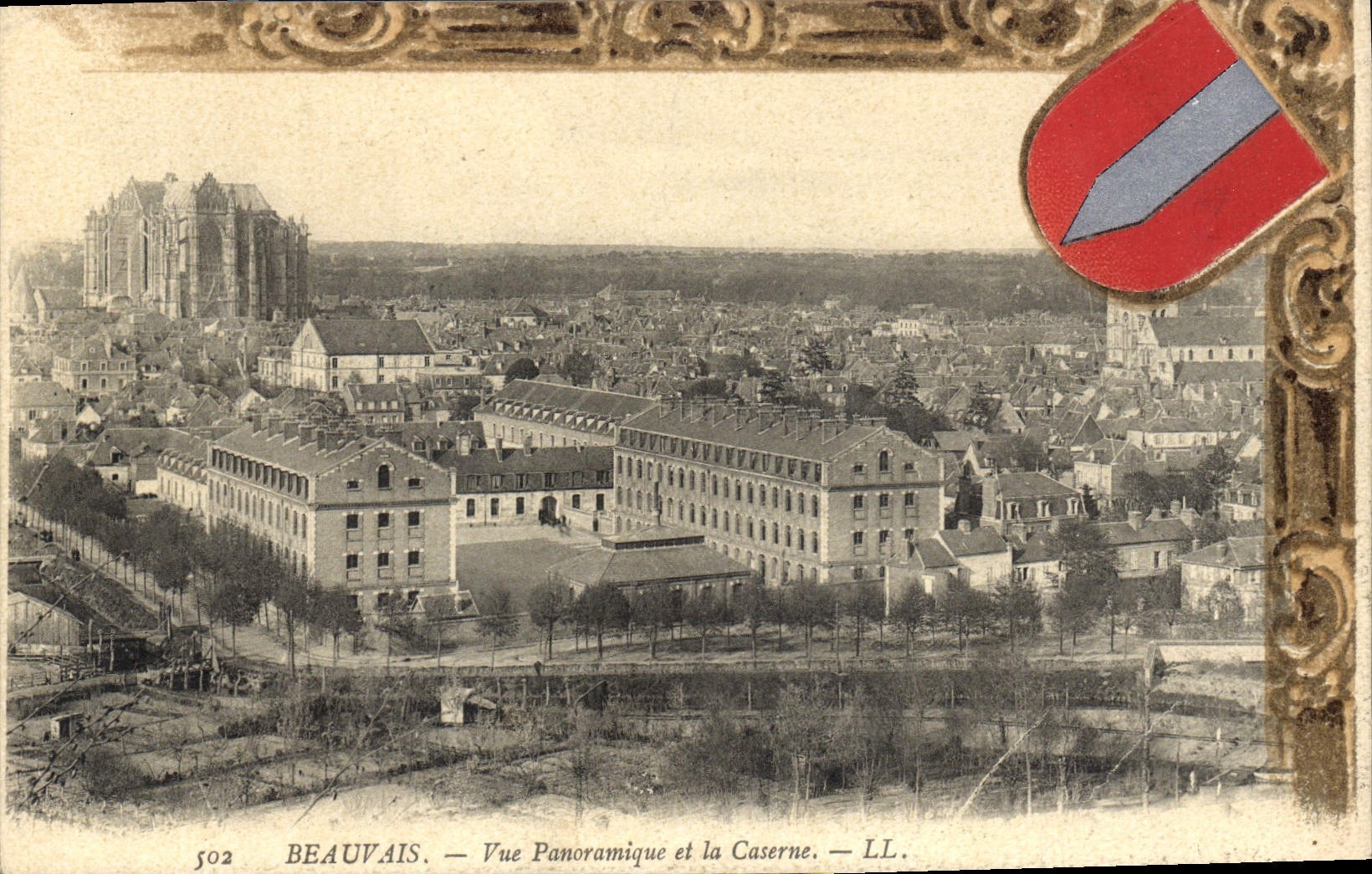 CPA Beauvais Vue Panoramique Et La Caserne