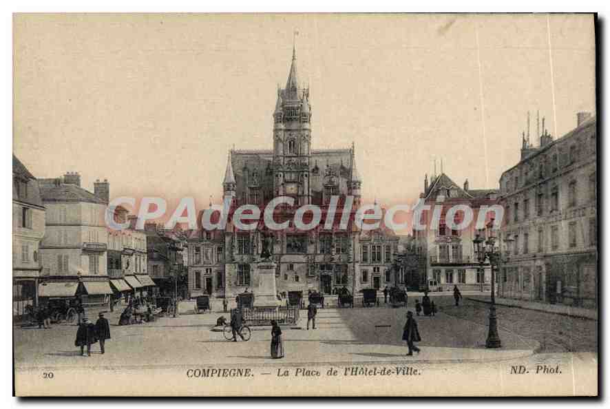 CPA Compiegne La Place De I'Hotel De Ville