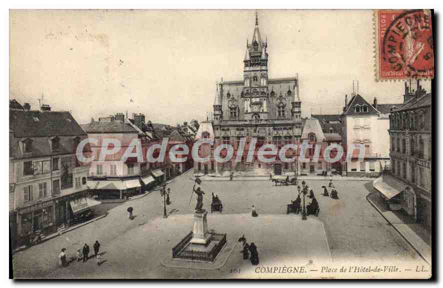 CPA Compiegne Place De I'Hotel De Ville