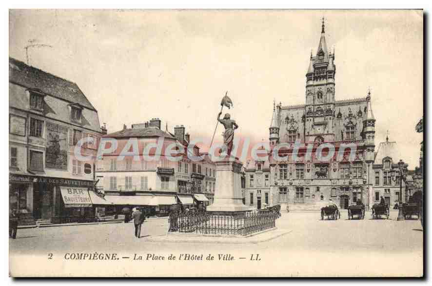 CPA Compiegne La Place De I'Hotel De Ville