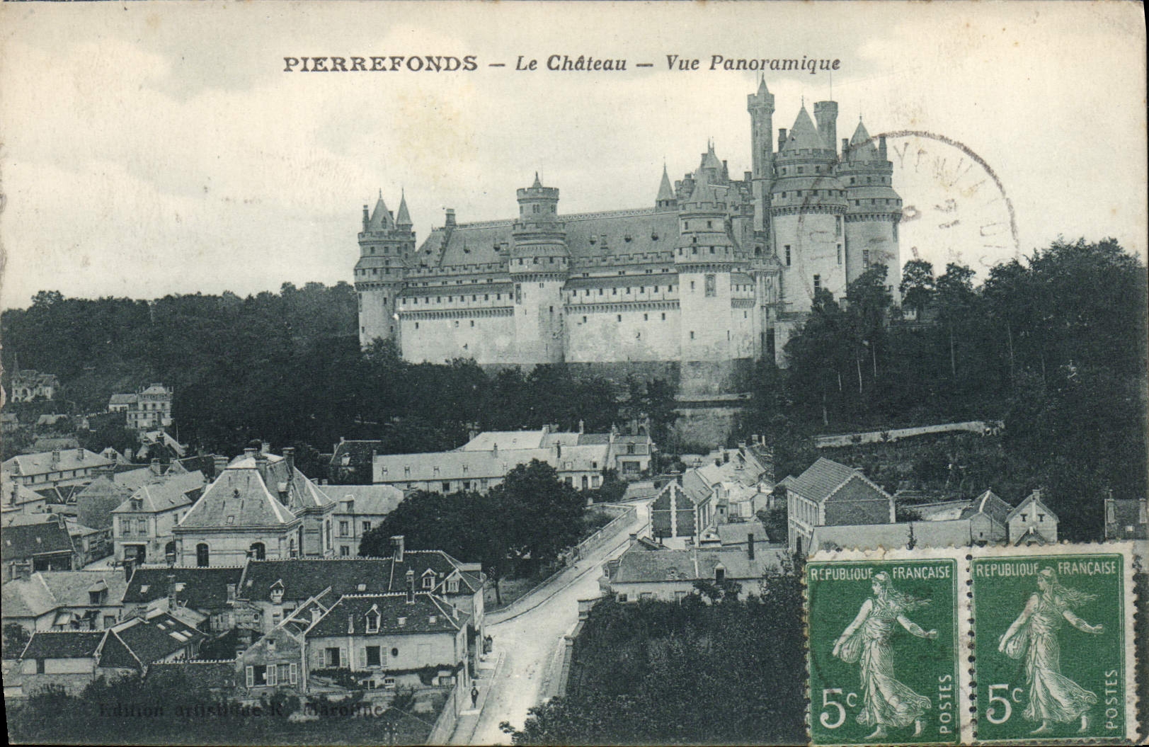 CPA Pierrefonds Le Chateau Vue Panoramique