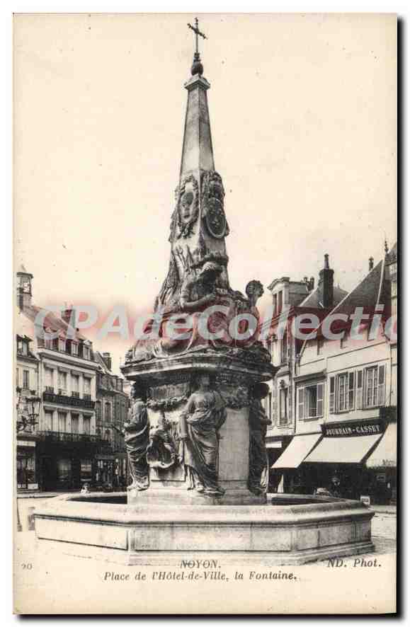 Noyon — Place de l'Hôtel-de-Ville, la Fontaine — ND. Phot. / MOURRAIN-CASSET