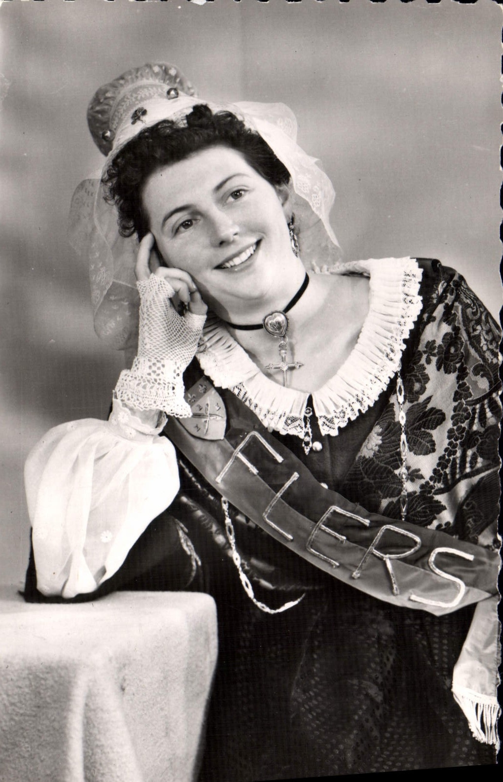 CPA Suisse Normande Miss FLERS 8 août 1954 autographe
