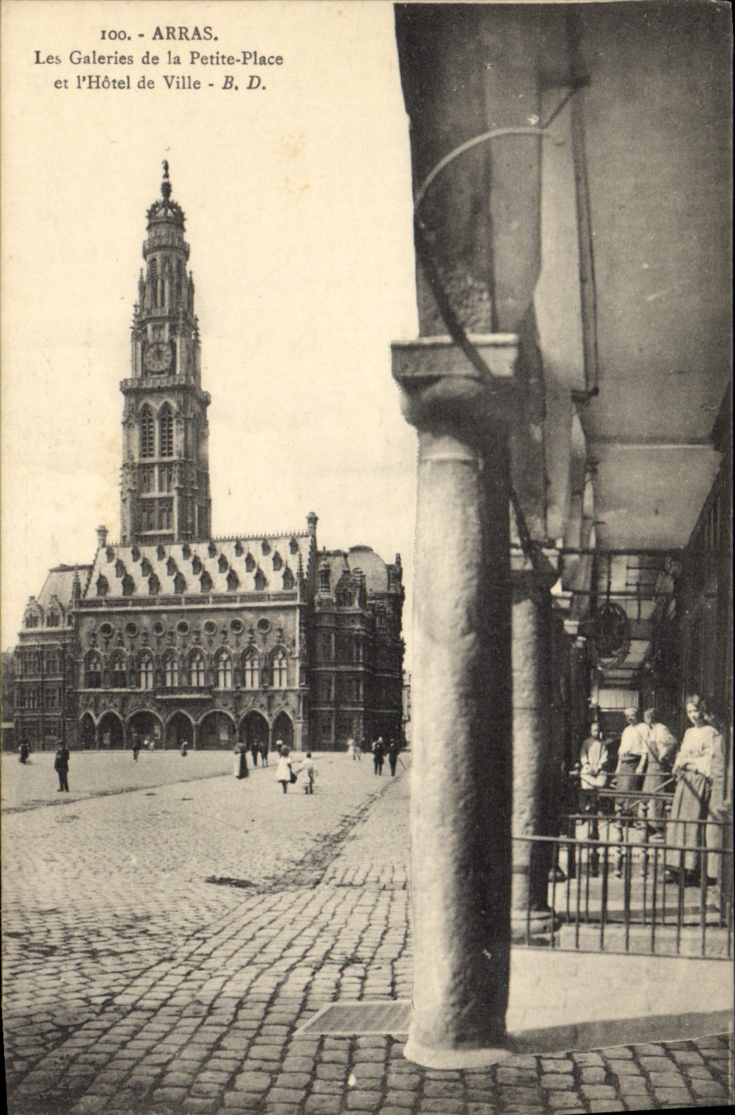 Arras - Les Galeries de la Petite-Place et l'Hôtel de Ville - B. D. n°100
