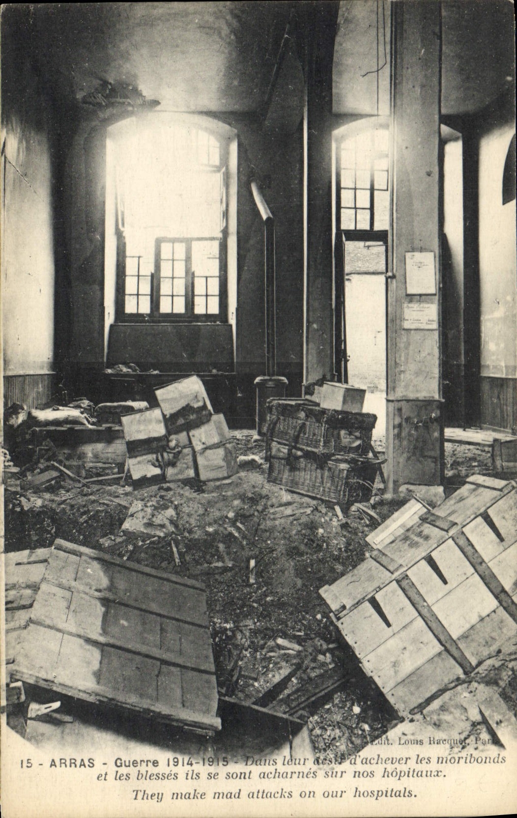 CPA Arras Guerre 1914-1918 Dans Leur désir d'achever les blessés ils se sont acharnés sur nos hôpita