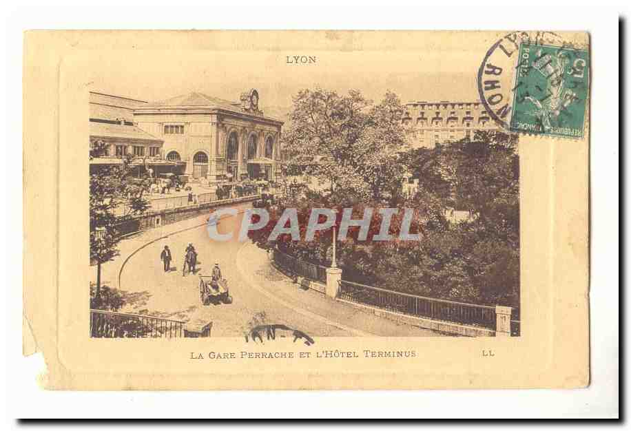 Lyon CPA La gare Perrache et l'hotel Terminus