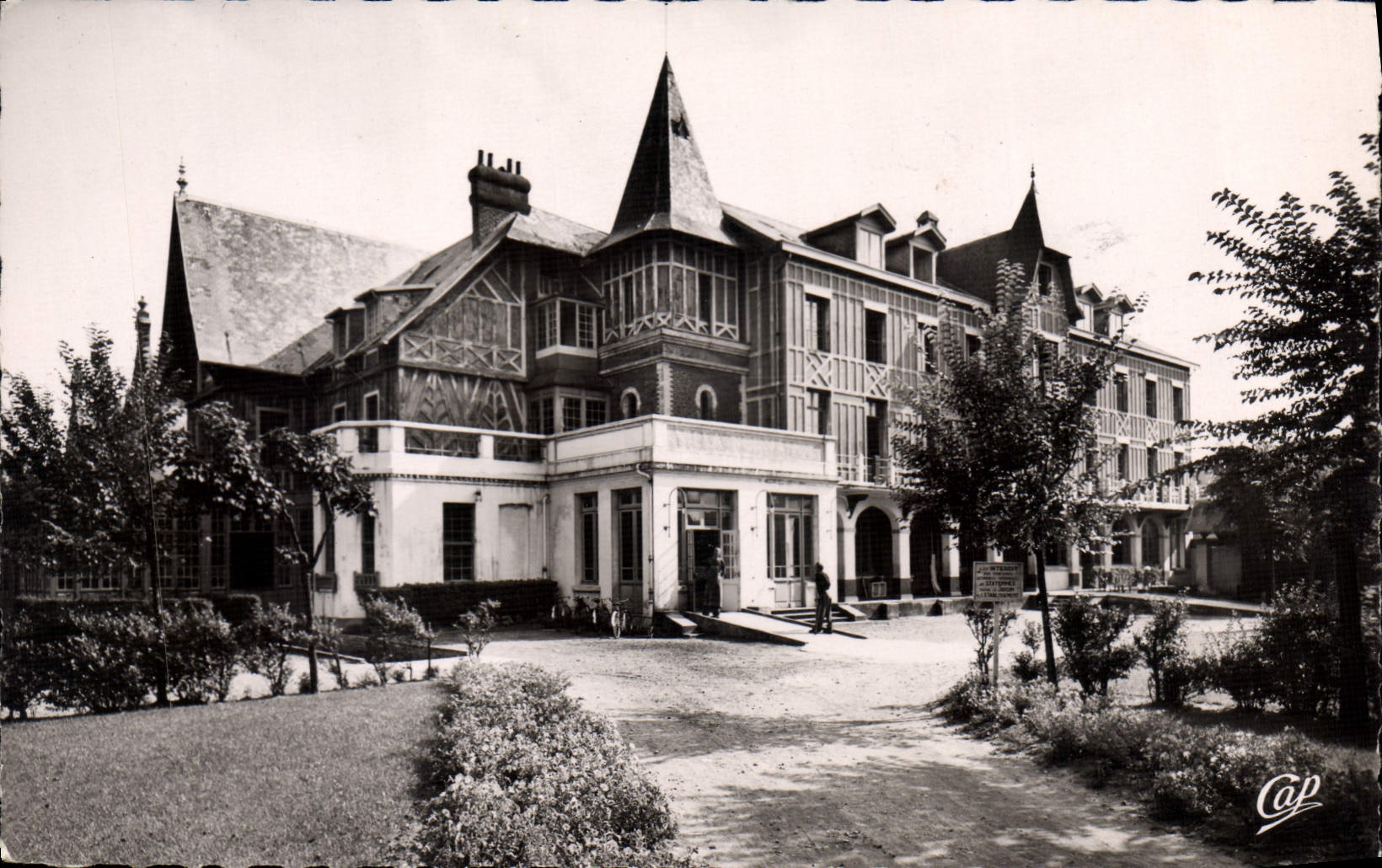 Berck-Plage - La Villa Normande — éditeur Réal-Photo, n° (33)
