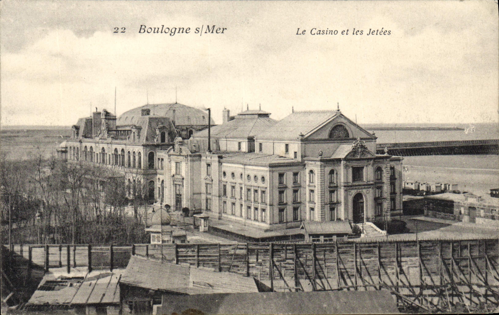Boulogne-sur-Mer — Das Casino und die Dächer — Verleger: 22