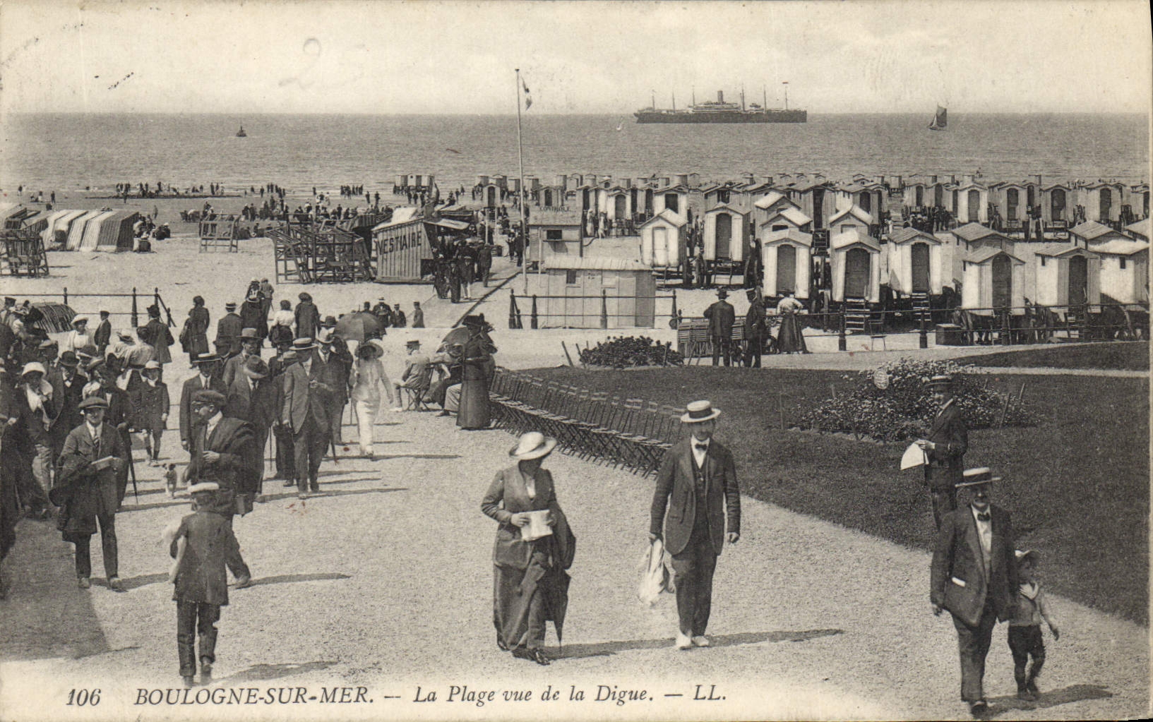Boulogne-sur-Mer — La Plage vue de la Digue — LL. — N° 106