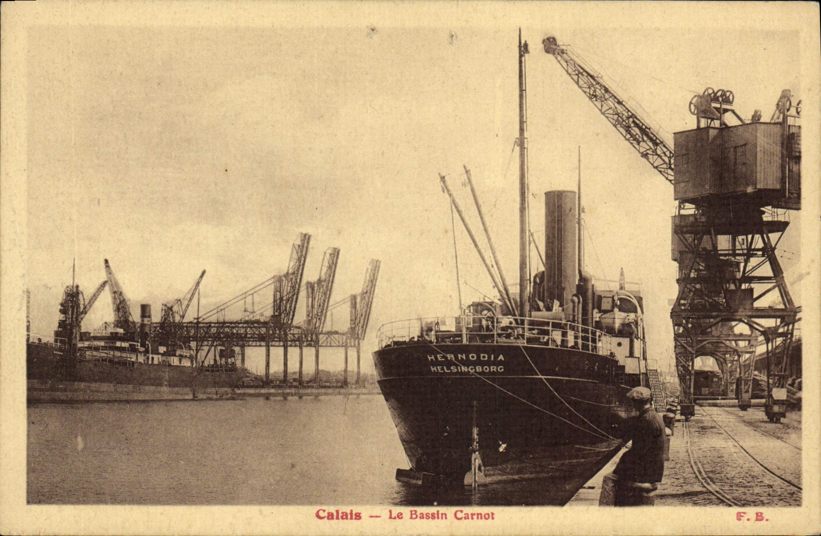 CPA Calais Le Bassin Carnot bateau Hernodia