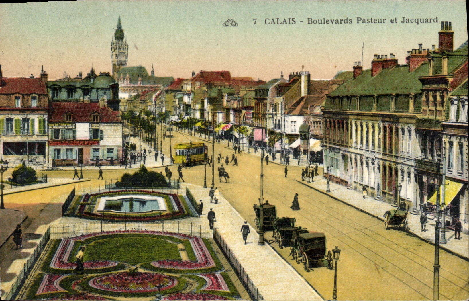 Calais - Boulevards Pasteur et Jacquard — vue panoramique avec fontaine et tramway — éditeur non identifié, n°7