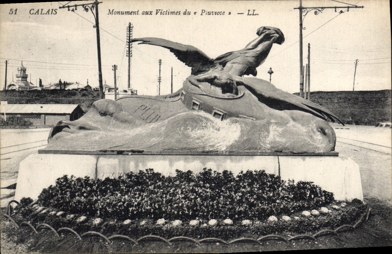 CPA Calais Monument Aux Victimes Du Pluviose