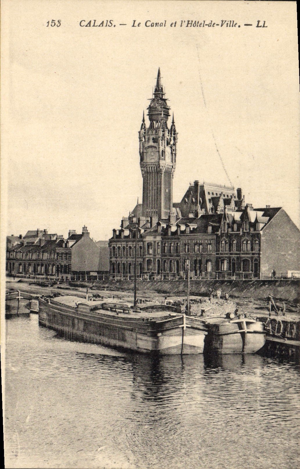 Calais — Le Canal et l'Hôtel-de-Ville — LL