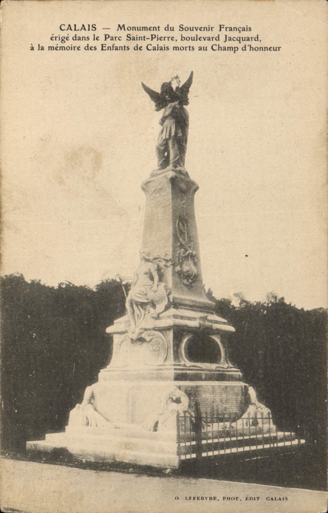 CPA Calais Monument Du Souvenir Français