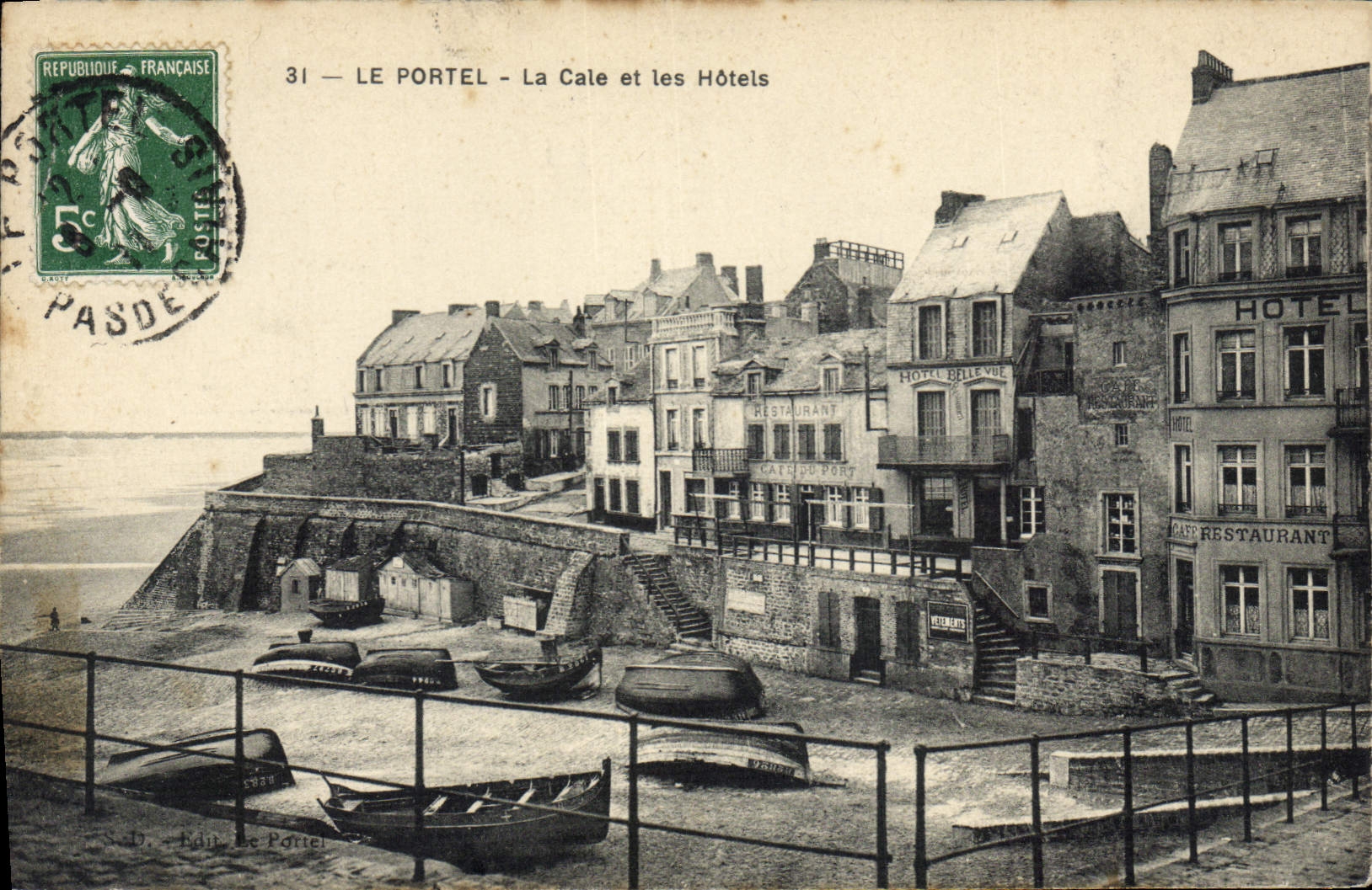 CPA Le Portel La Cale Et Les Hotels