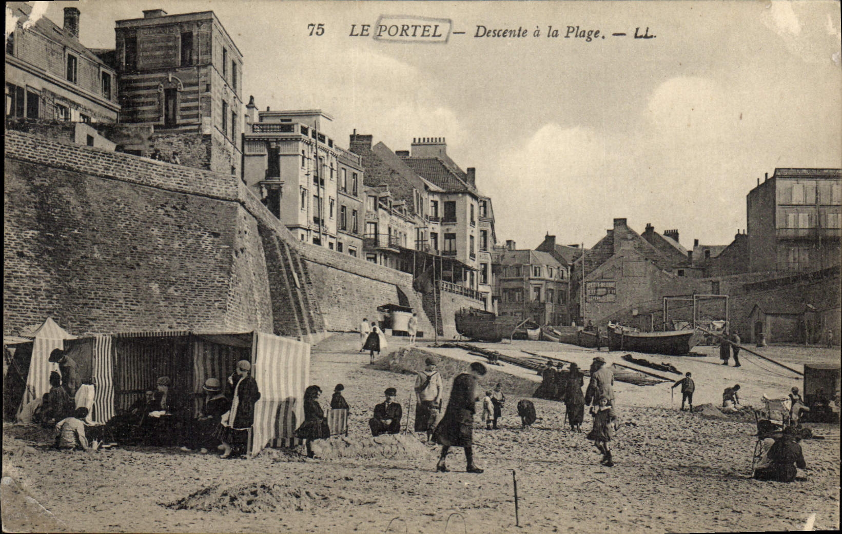 CPA Le Portel Descente A La Plage