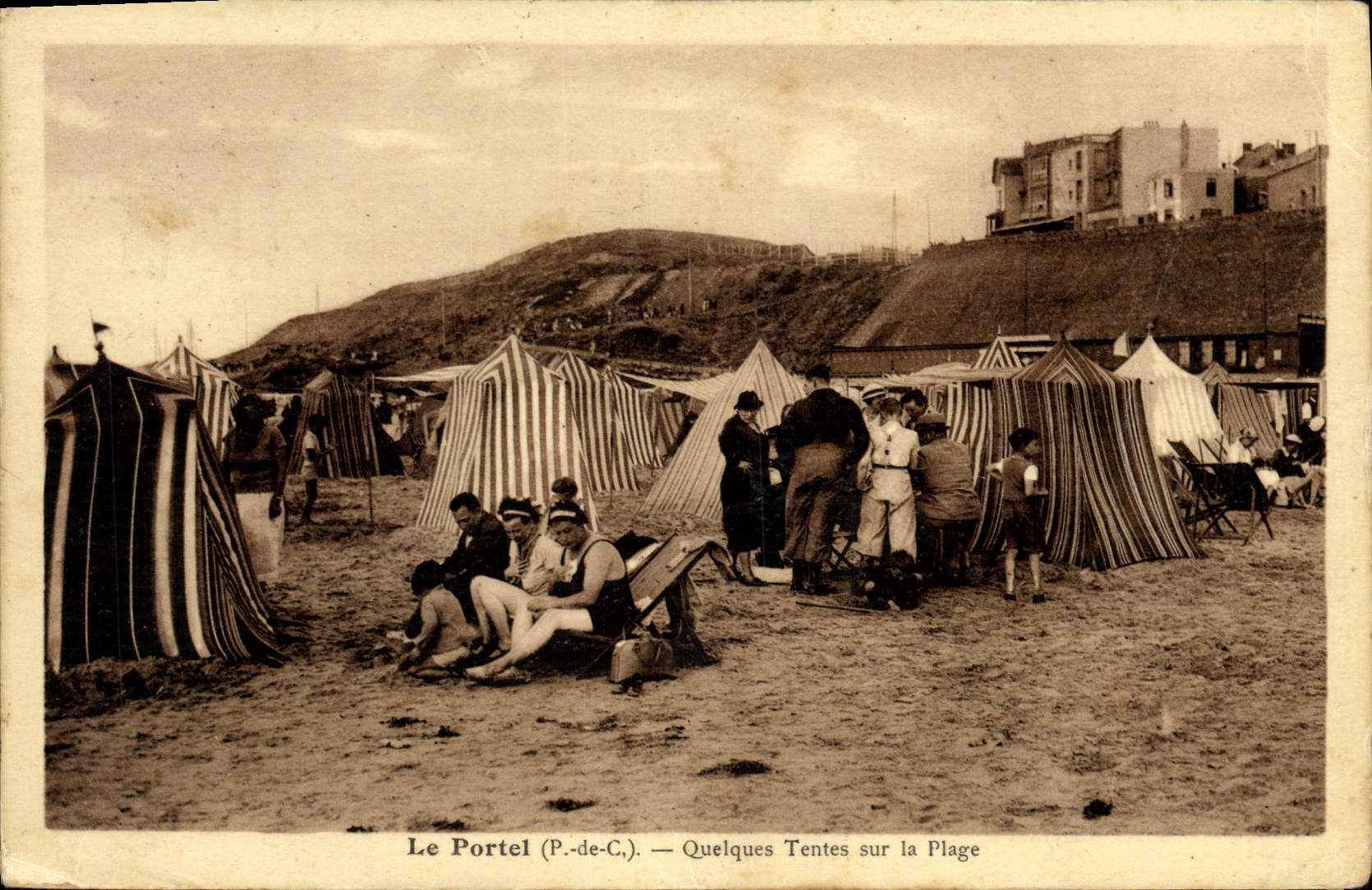 CAP Le Portel Quelques Tentes Sur La Plage