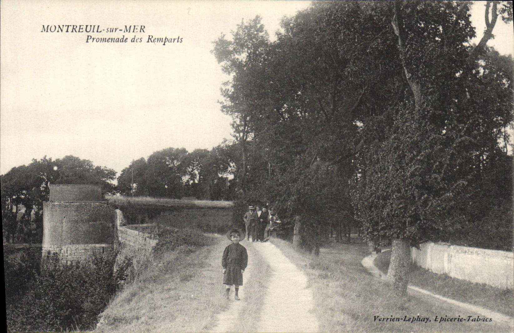 Montreuil-sur-Mer — Promenade des Remparts — Verrier-Lephay, Epicerie-Tabacs