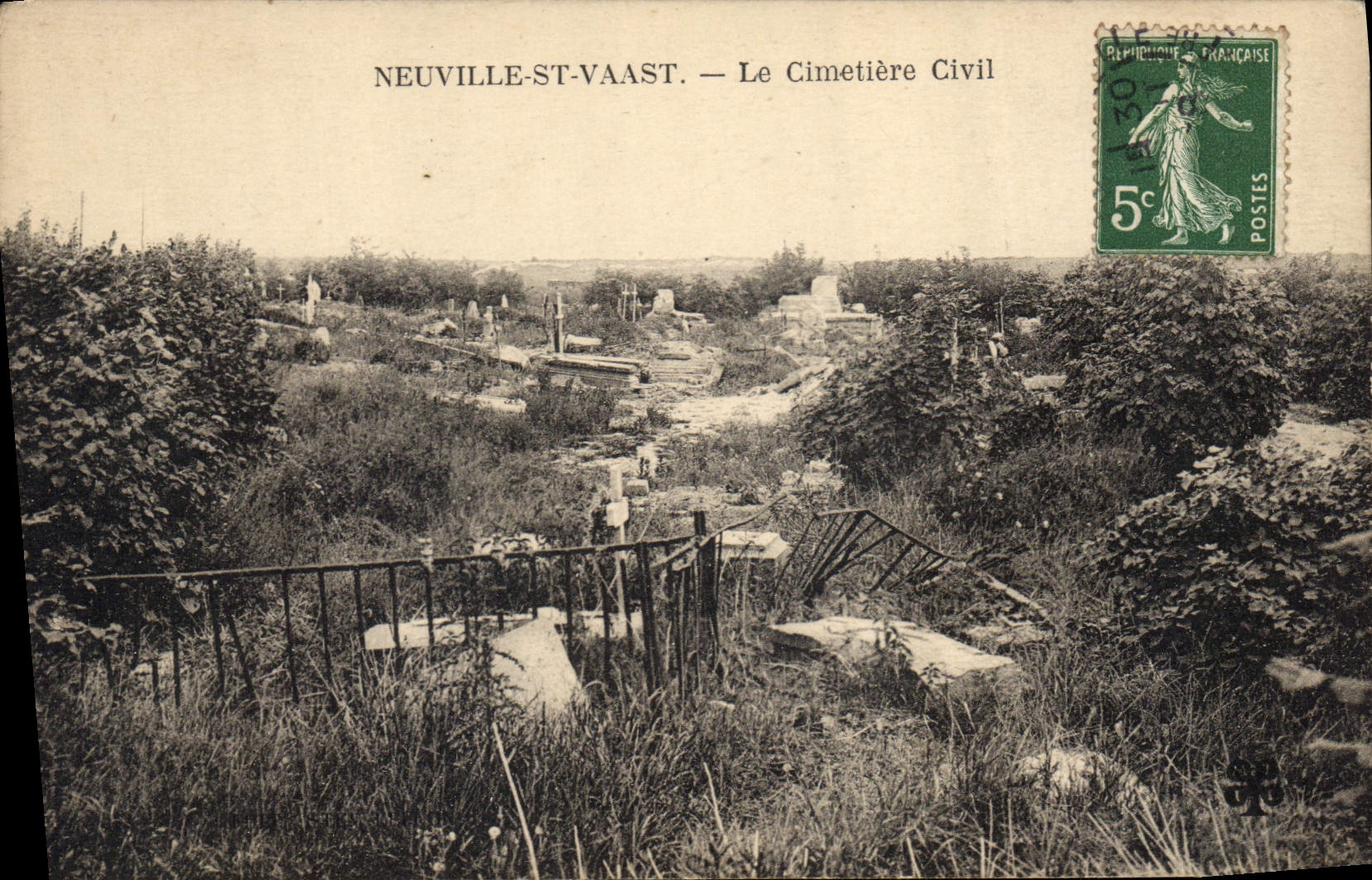 CPA Neuville St Vaast Le Cimetiere Civil